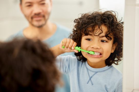 Gemeinsam Kinderzähne vor Karies schützen – das können Sie zuhause tun